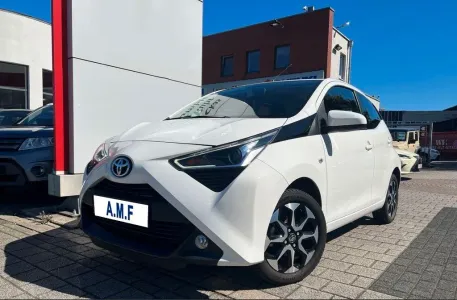 TOYOTA Aygo Connect 1.0 VVT-i 72 CV 5p. x-play