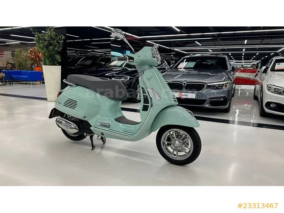 Vespa GTS 125 ABS Image 1